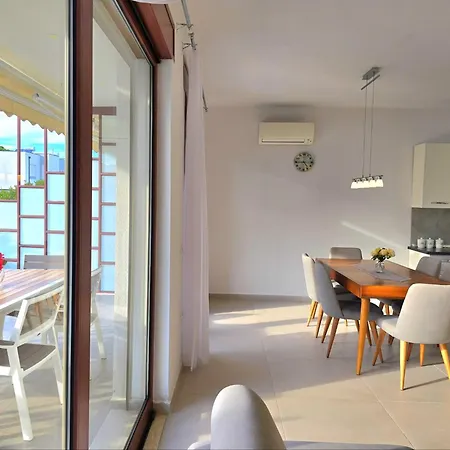 Inviting With Garden