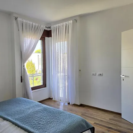Villa Inviting With Garden