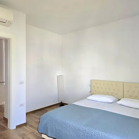 Inviting With Garden Villa Plazhi San Pietro