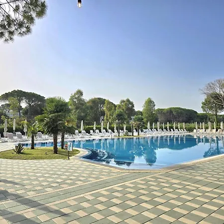 Inviting With Garden * Plazhi San Pietro